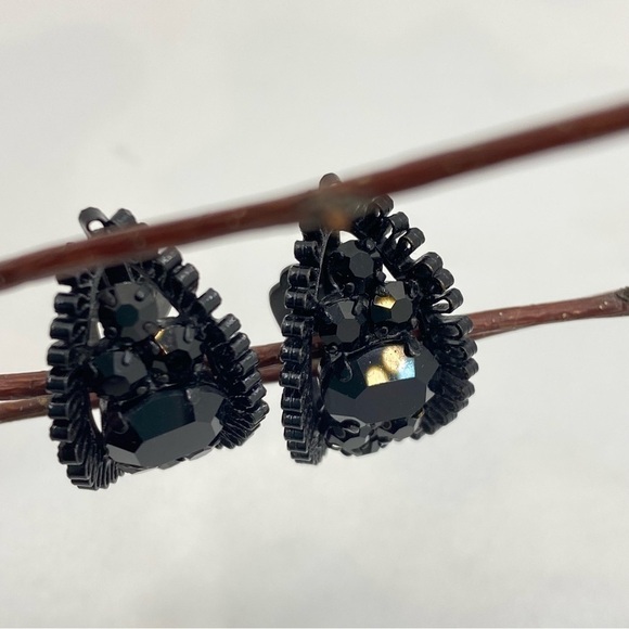 Vintage Black Stone Clip-On Earrings - Picture 7 of 10